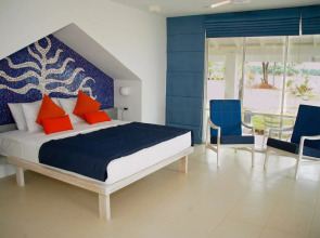 Trinco Blu by Cinnamon