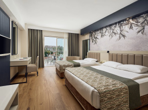 Seaden Sea World Resort & Spa