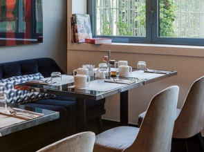 AC Porte Maillot Hotel