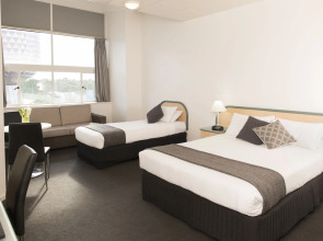 Adelaide Riviera Hotel