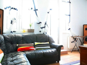 Freddie next to Mercury