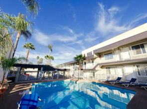 The Sojourn Los Angeles - Sherman Oaks