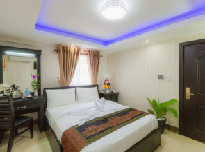 Seventh Heaven Hotel and High Bar