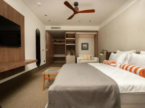 Infinity Hotel & More