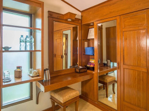 Sunrise Tropical Resort