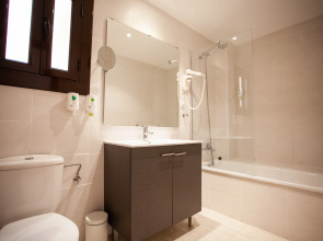 Las Ramblas Pasaje Bacardi Apartments