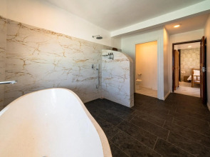 Coral Rocks Hotel & Restaurant