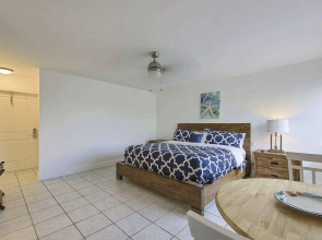 Sea Beach Plaza - Near Jungle Queen Riverboat