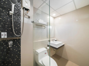 De Botan Srinakarin Hotel & Residence