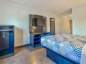 Motel 6 Milwaukee, WI - Glendale