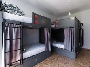 Хостел WOT Patio Social