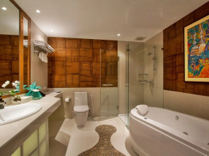 Mom Tri's Villa Royale