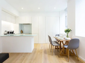 2 Bed 2 Bath Apartment Off Regent Street