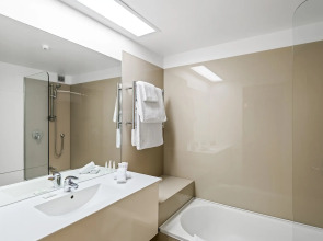 Отель Naumi Auckland Airport