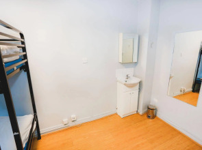 Via Limehouse - Hostel