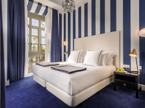 Отель Room Mate Valeria