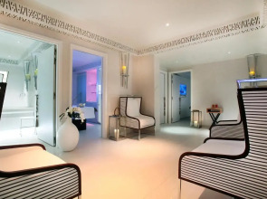 Five Seas by Inwood Hotels