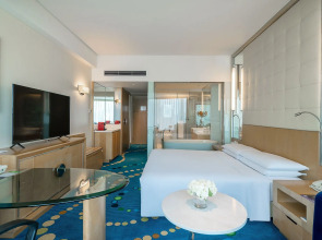 Отель Renaissance Shanghai Yu Garden