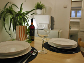 Hi5 Apartments - Parliament