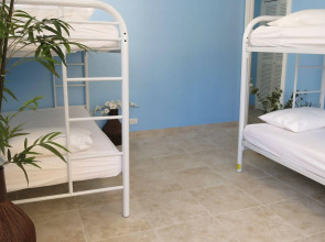 Waikiki Beachside Hostel