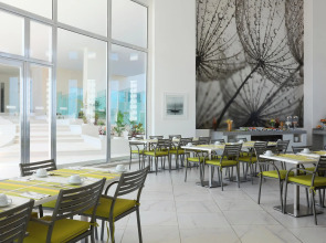 Krystal Urban Cancun & Beach Club