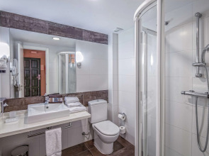 Отель Los Amigos Beach Club