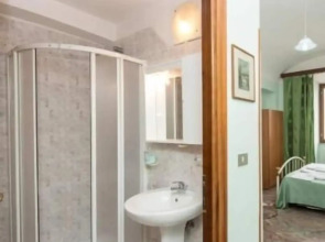 Vatican Rooms Guest House