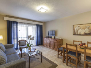 Отель Los Amigos Beach Club