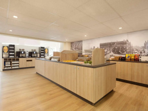 Rotterdam Teleport Hotel