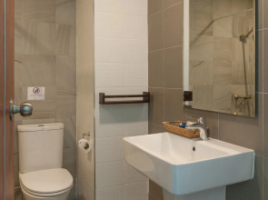 The Sixteenth Naiyang Beach Hotel