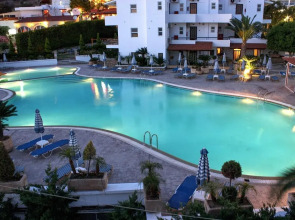 Coliseum Studios & Apartments