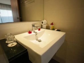 Phi Phi Harbour View Hotel