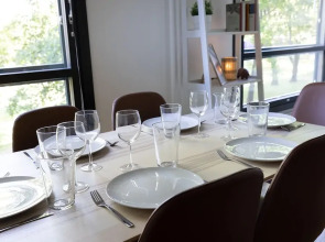 2ndhomes 2BR Center Apartment w Balcony