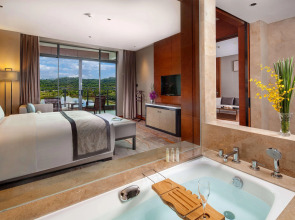 DoubleTree by Hilton Guangzhou Science City-Free Shuttle Bus Service During Canton Fair Period