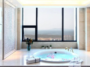 Longyue International Hotel