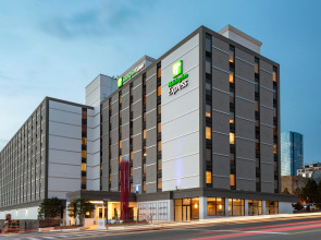 Holiday Inn Express Nashville Downtown - Broadway by IHG
