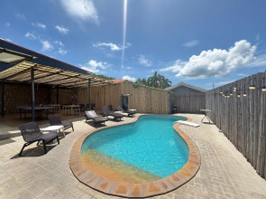 1715 House - White Rhino