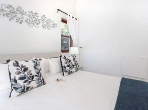 Sixteen Guest House on Main