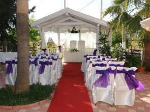 Sea Breeze Hotel & Apartments