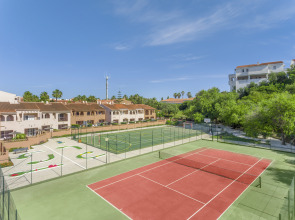 Отель Los Amigos Beach Club