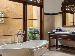 Отель Dwaraka The Royal Villas