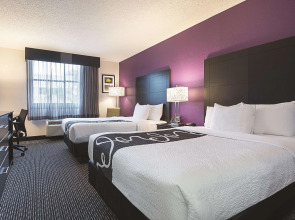 La Quinta Inn & Suites by Wyndham Plantation at SW 6th St