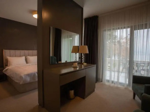 Del Lago Luxury Hotel By Saracoglu