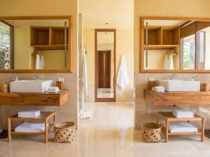 Курорт Komaneka at Tanggayuda