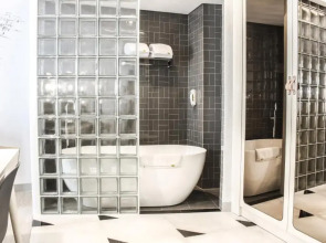 YELLO Hotel Harmoni Jakarta