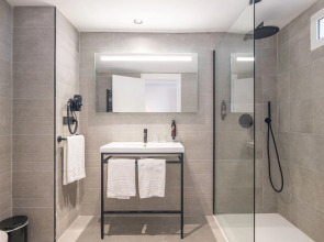 Hotel Parasol by Dorobe