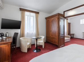 Arc de Triomphe by CityBookings