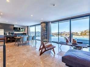 7 Deluxe - Seductive Style and Serenity