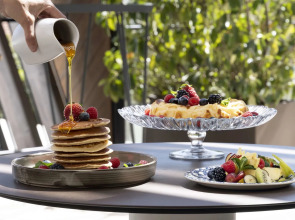 Отель NH Madrid Ventas