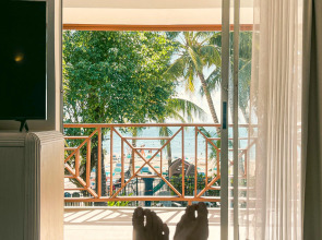 Cocoplum Beach Hotel